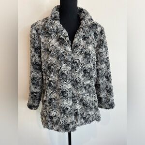 Chico’s Sz 2 US L Faux Fur Jacket Short Soft Black White Mob Wife 3/4 Sleeve